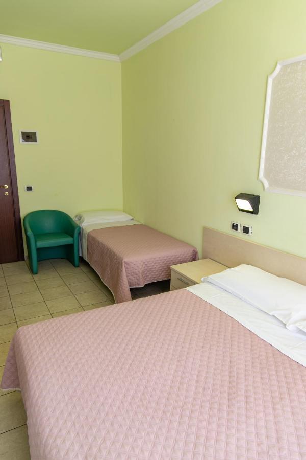 רימיני Hotel Liana מראה חיצוני תמונה