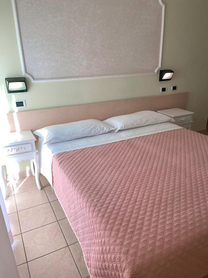 רימיני Hotel Liana מראה חיצוני תמונה