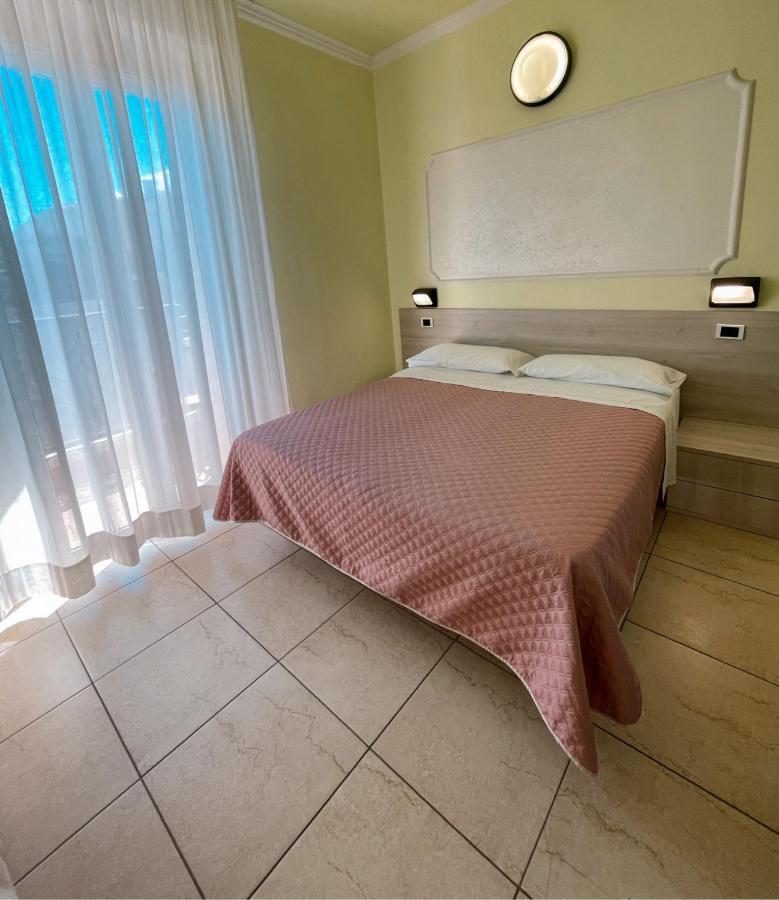 רימיני Hotel Liana מראה חיצוני תמונה