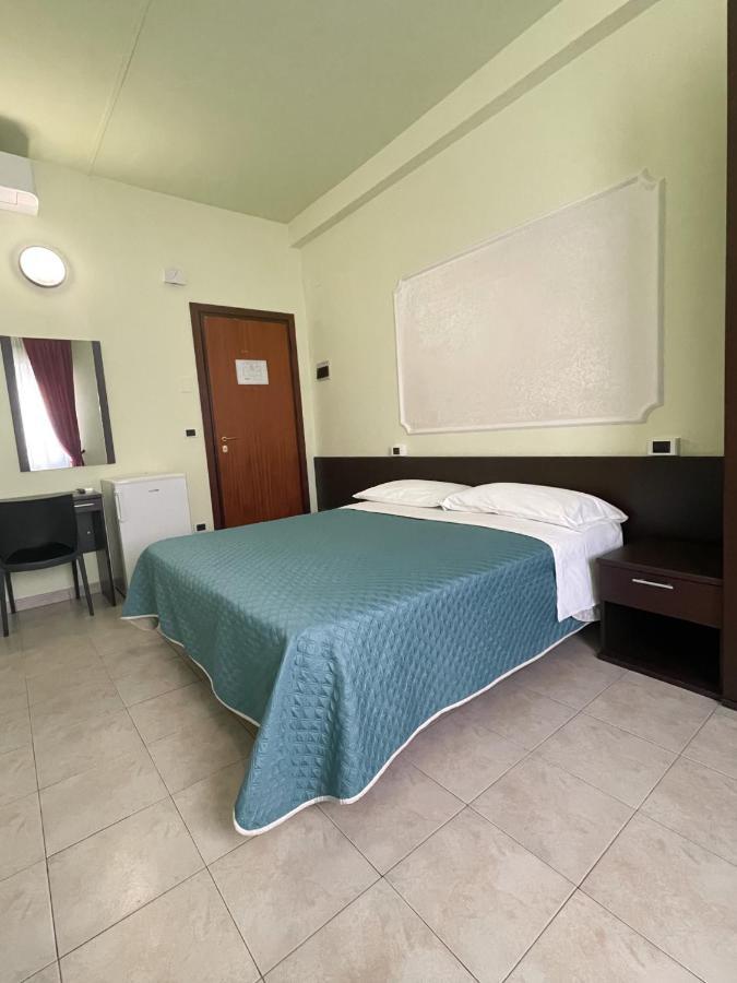 רימיני Hotel Liana מראה חיצוני תמונה
