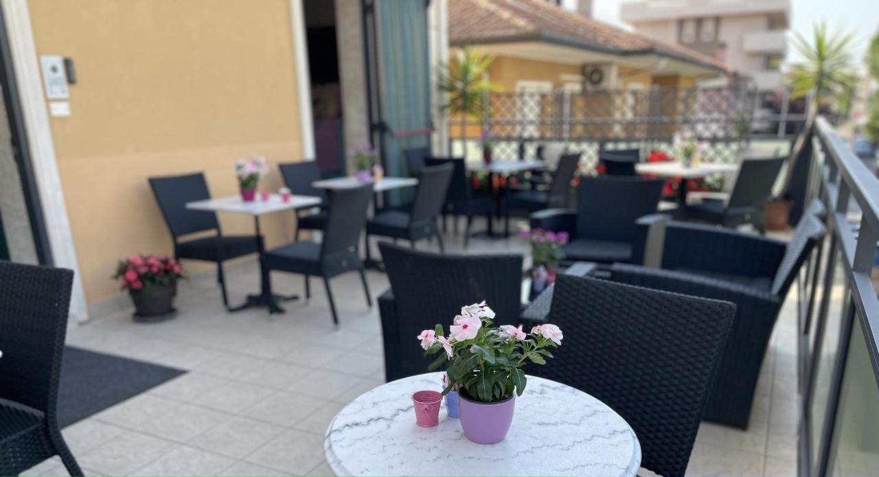 רימיני Hotel Liana מראה חיצוני תמונה