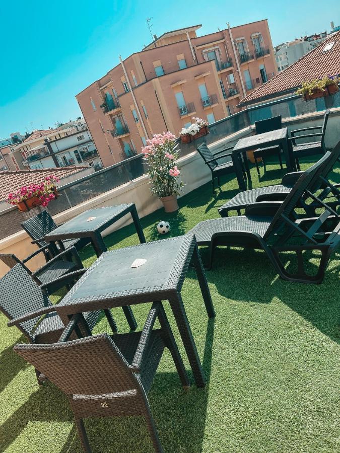 רימיני Hotel Liana מראה חיצוני תמונה