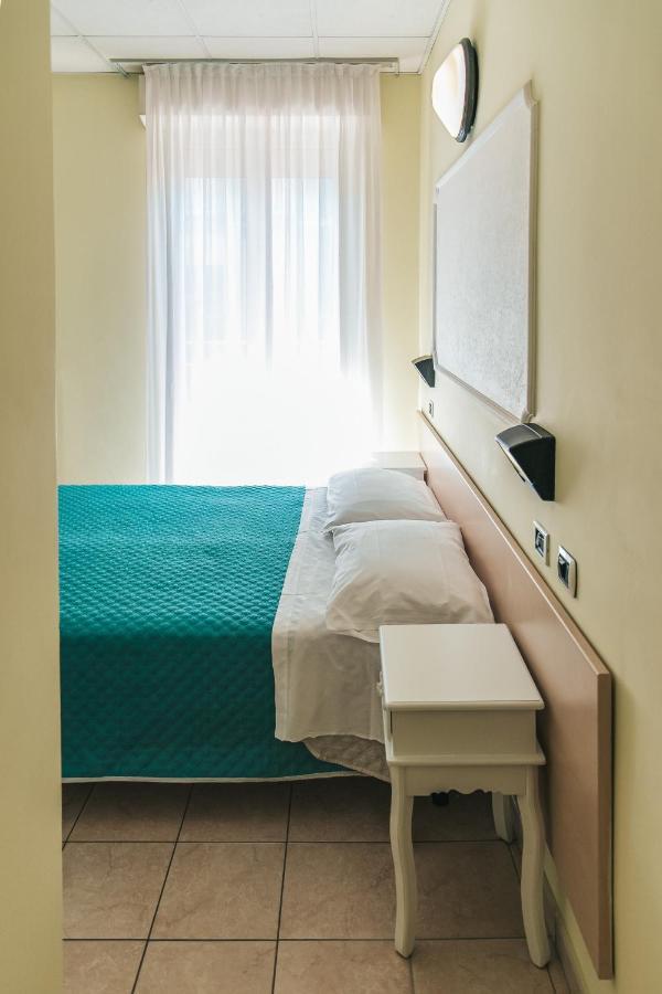 רימיני Hotel Liana מראה חיצוני תמונה
