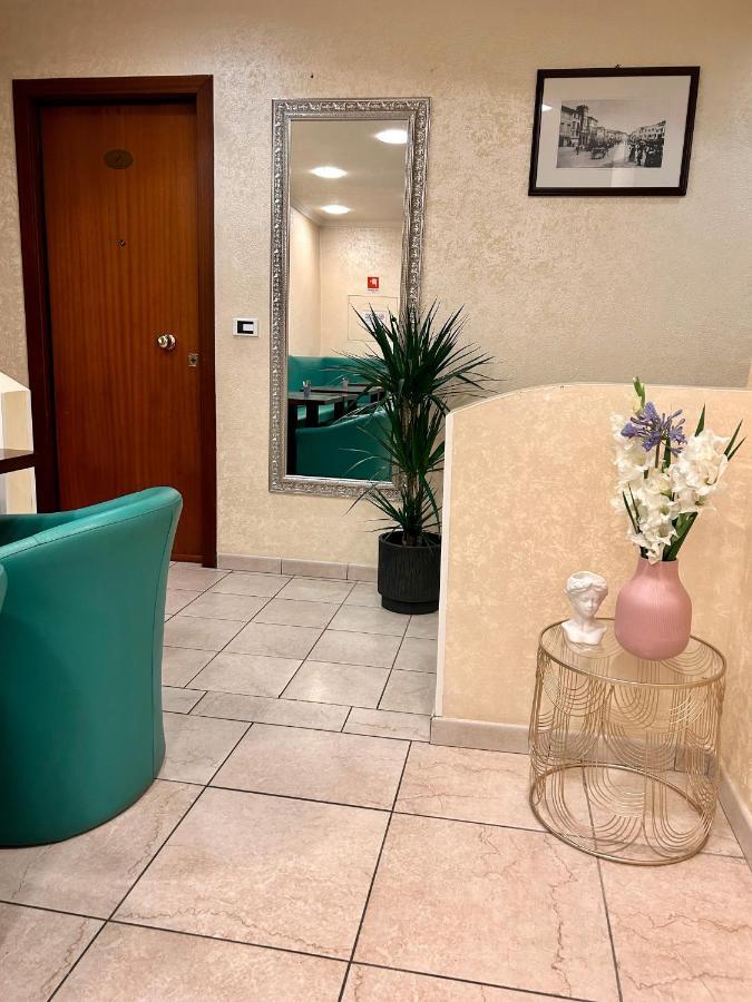 רימיני Hotel Liana מראה חיצוני תמונה